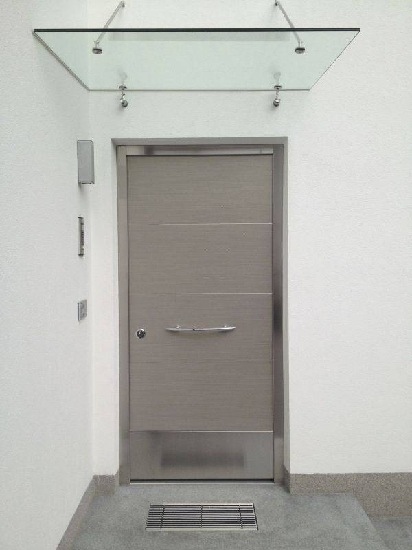 Remplacement d'une porte d'entrée par une porte blindée région de Saint Mitre les remparts