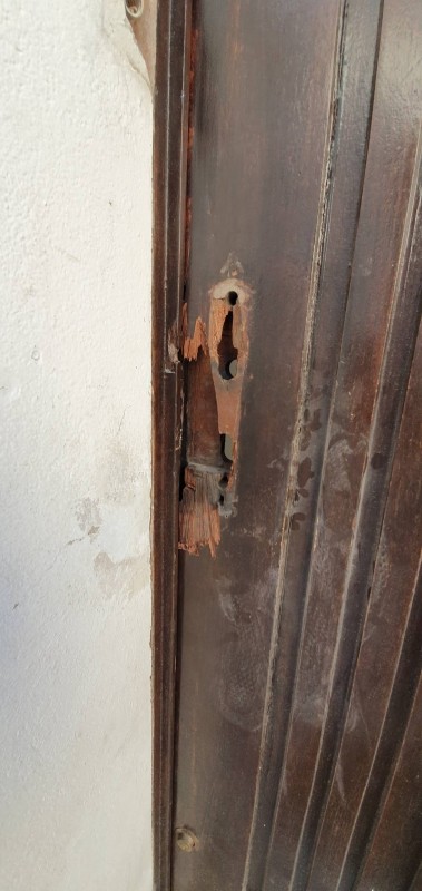 SÉCURISATION  de porte,  suite à tentative de CAMBRIOLAGE  dans la région de MARTIGUES  , dans les BOUCHES  DU  RHÔNE.